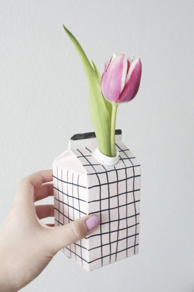 idée recup projet DIY facile pas cher été transformer brique de lait en vase déco idée recup projet DIY facile pas cher été transformer brique de lait en vase déco