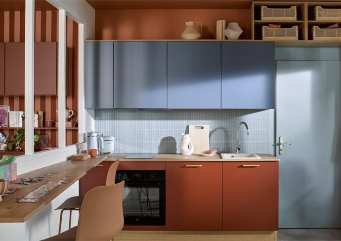 couleur tendance cuisine 2026 bleu terracotta ambiance moderne et colorée
