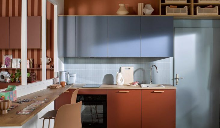 couleur tendance cuisine 2026 bleu terracotta ambiance moderne et colorée