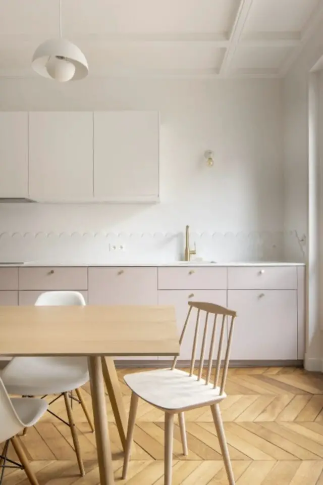 couleur tendance cuisine 2026 2027 rose pastel sorbet espace clair et lumineux implantation en linéaire couleur tendance cuisine 2026 2027 rose pastel sorbet espace clair et lumineux implantation en linéaire
