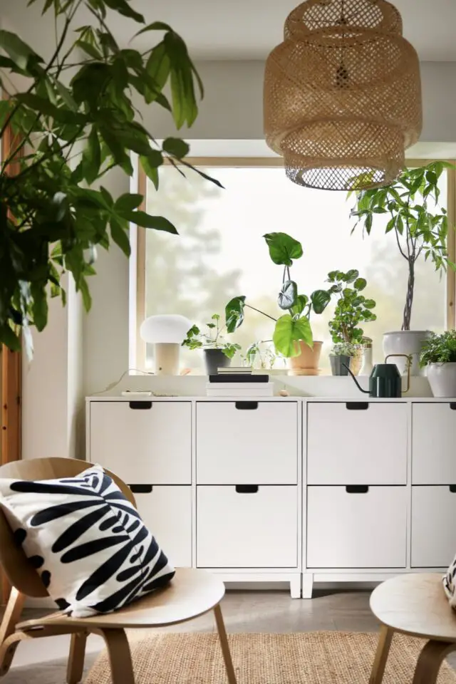 meubles à chaussures blancs bas pratiques pour meubler sous le fenêtre de l'entrée idée IKEA moderne à copier meubles à chaussures blancs bas pratiques pour meubler sous le fenêtre de l'entrée idée IKEA moderne à copier