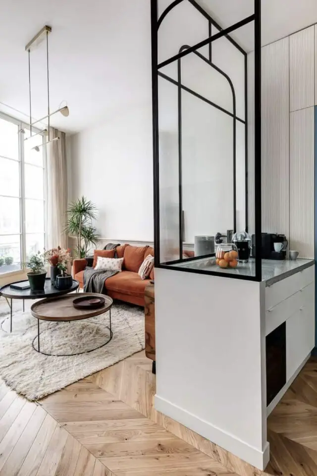 verrière art déco séparation cuisine et salon appartement parisien avec du cachet verrière art déco séparation cuisine et salon appartement parisien avec du cachet
