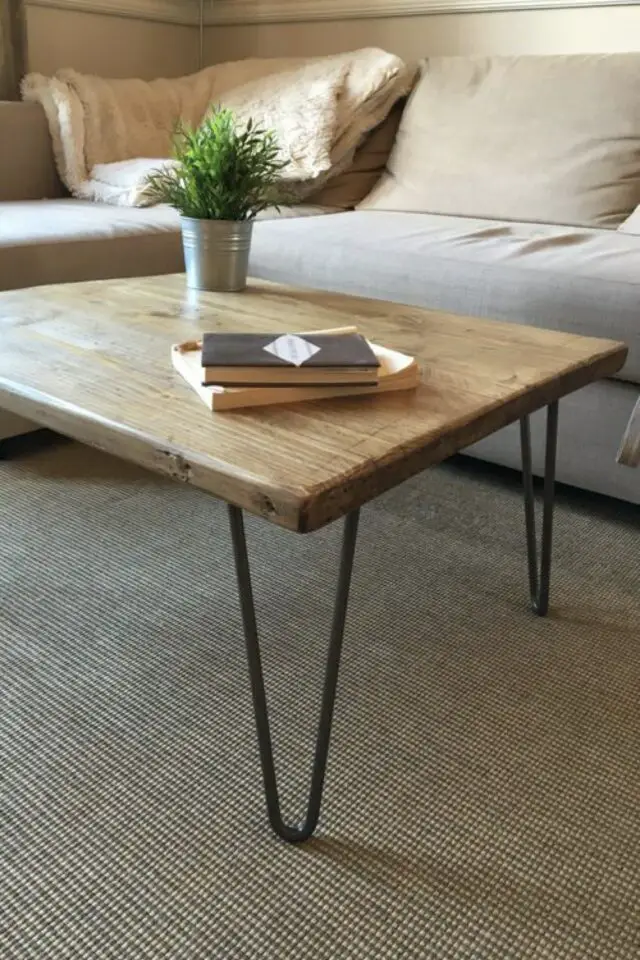 idée bricolage salon table basse bois de palette pour plateau et pied en épingle métallique facile à faire soi-même 