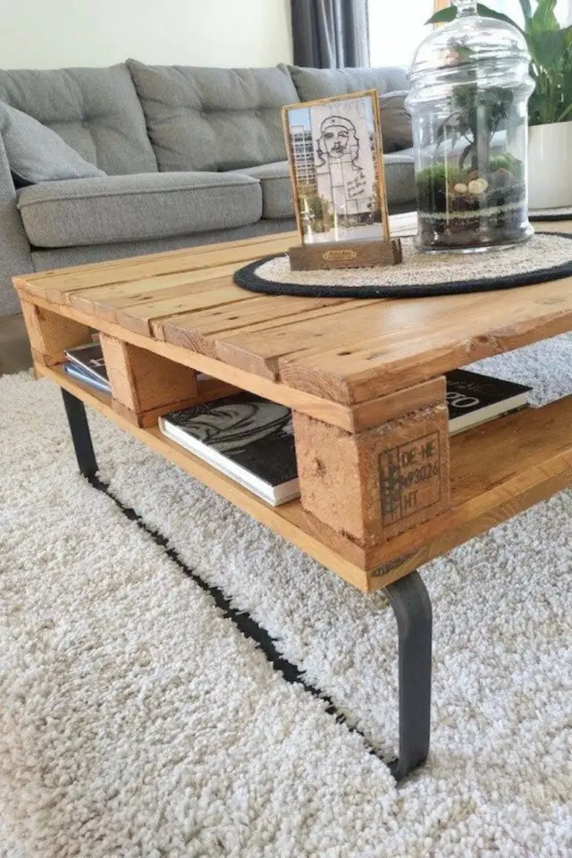 Table basse bois et métal récup de palette idée décoration salon séjour à faire soi-même projet DIY 