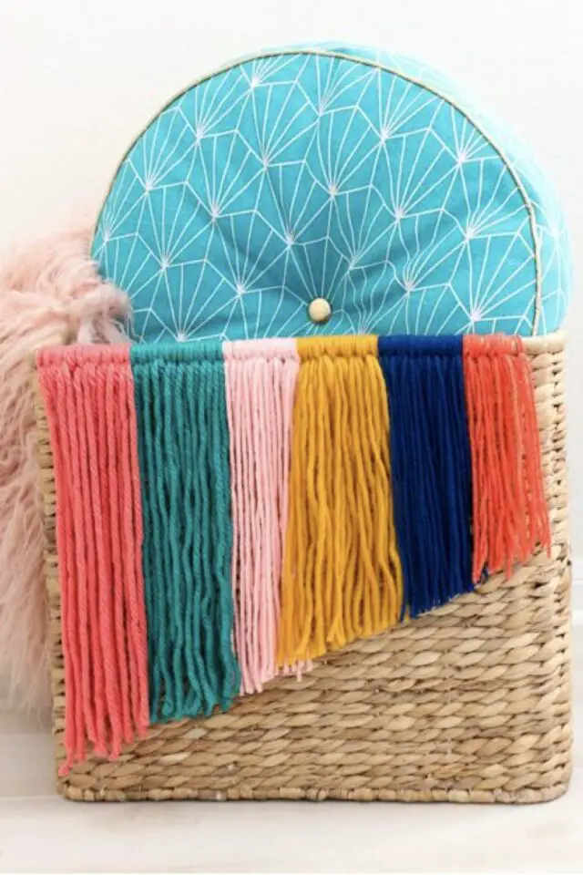 idée déco DIY facile relooker panier en fibres naturelles tressées franges en laine colorées bricolage adulte décoration intérieure idée déco DIY facile relooker panier en fibres naturelles tressées franges en laine colorées bricolage adulte décoration intérieure