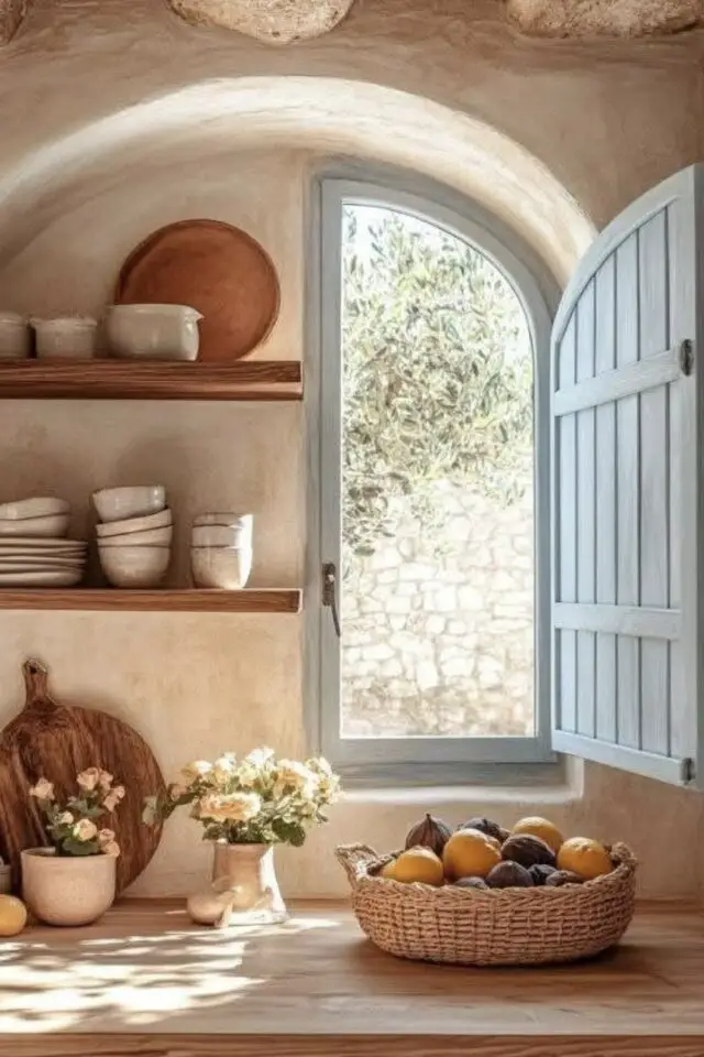 décor maison provençale idée à copier volet en bois peint en bleu arche fenêtre étagère rustique cuisine douceur des vacances décor maison provençale idée à copier volet en bois peint en bleu arche fenêtre étagère rustique cuisine douceur des vacances