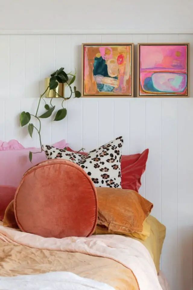 décoration chambre parentale diy à faire soi-même lambris mur tableaux peint coloré 