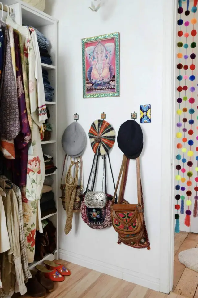 idée facile chambre à coucher DIY patère murale pour suspendre chapeau et sac à main déco éclectique 