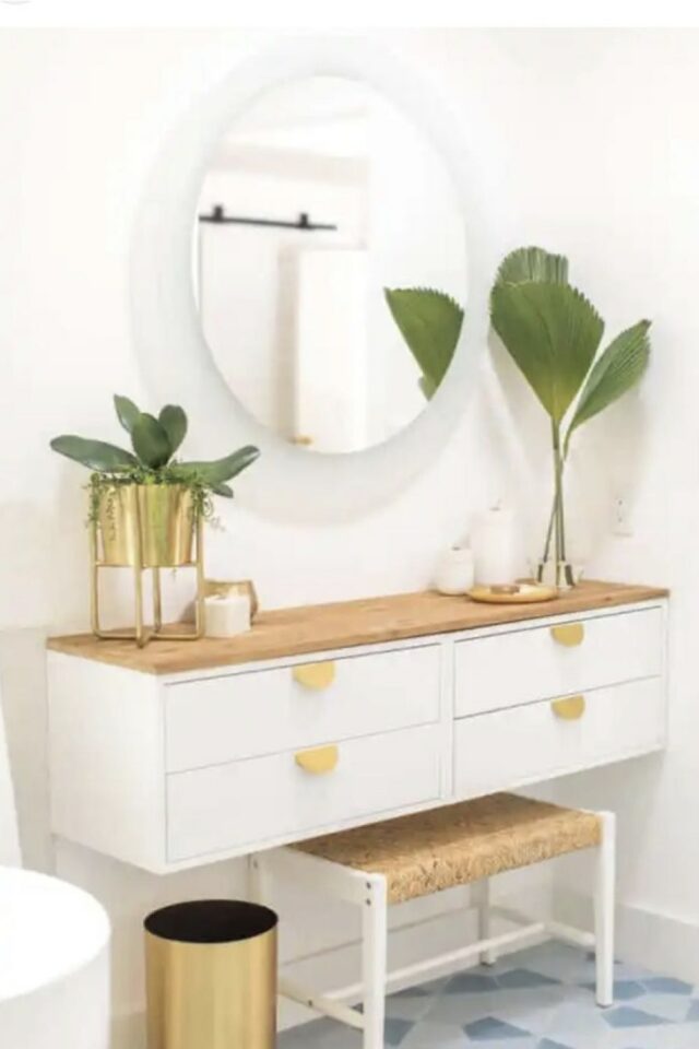 IKEA Hack chambre adulte coiffeuse bricolage meuble mural tabouret miroir rond idée facile à copier 