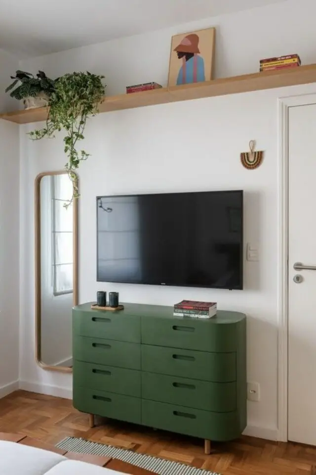 Hauteur TV chambre lit conseils pour bien poser l'écran décoration murale moderne dessus meuble 