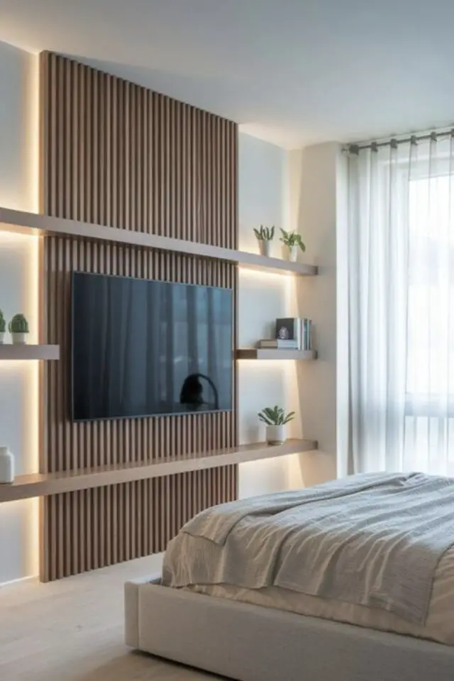 Décoration mur TV bois tasseaux lattes étagère chambre parentale luxe rétro-éclairage 