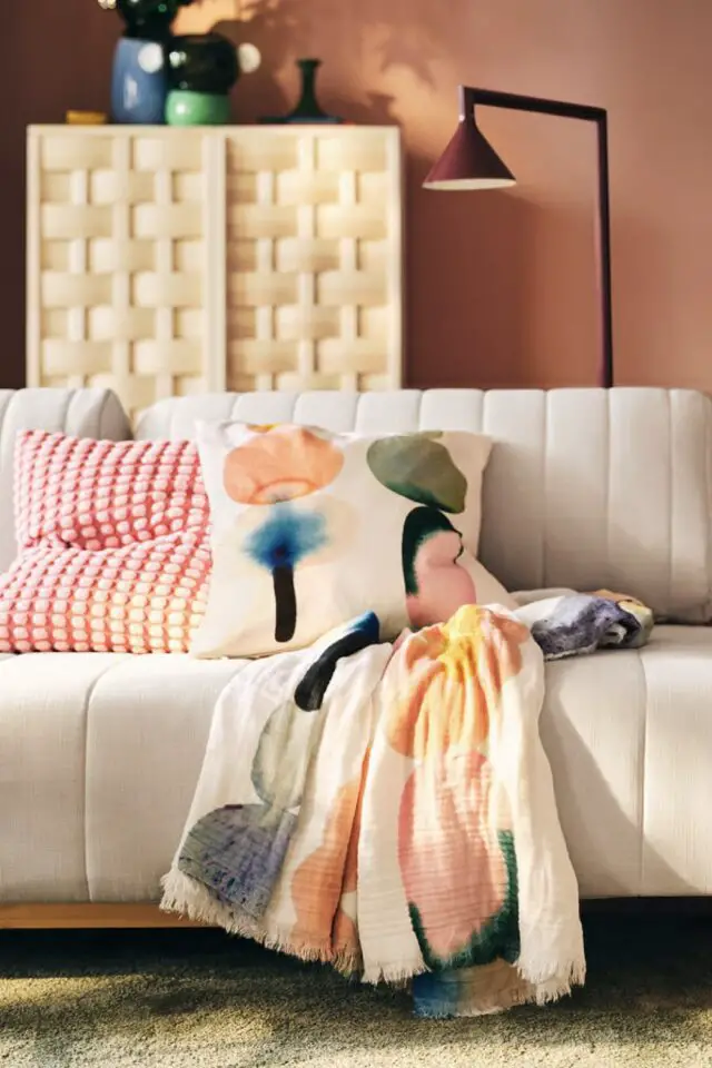 Plaid blanc et motifs multicolores collection PS 2026 intérieur tendance dopamine decor Plaid blanc et motifs multicolores collection PS 2026 intérieur tendance dopamine decor