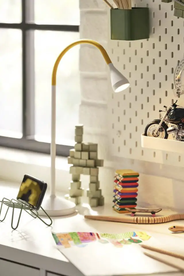 décoration colorée et joyeuse NÄVLINGE lampe de bureau LED jaune et blanche décoration colorée et joyeuse NÄVLINGE lampe de bureau LED jaune et blanche