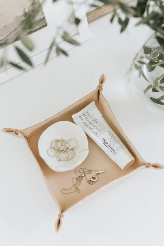 loisirs créatifs DIY déco fabriquer un vide poche en cuir idée à copier et tutoriel loisirs créatifs DIY déco fabriquer un vide poche en cuir idée à copier et tutoriel