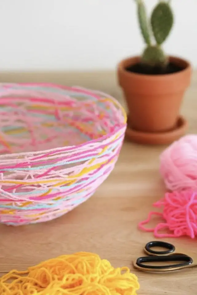 bricolage ludique et facile adulte et enfant vide poche en fils coloré idée à copier DIY déco bricolage ludique et facile adulte et enfant vide poche en fils coloré idée à copier DIY déco