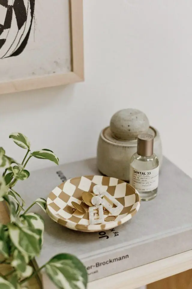 vide-poche à faire soi-même peinture moderne motif damier idée déco DIY vide-poche à faire soi-même peinture moderne motif damier idée déco DIY