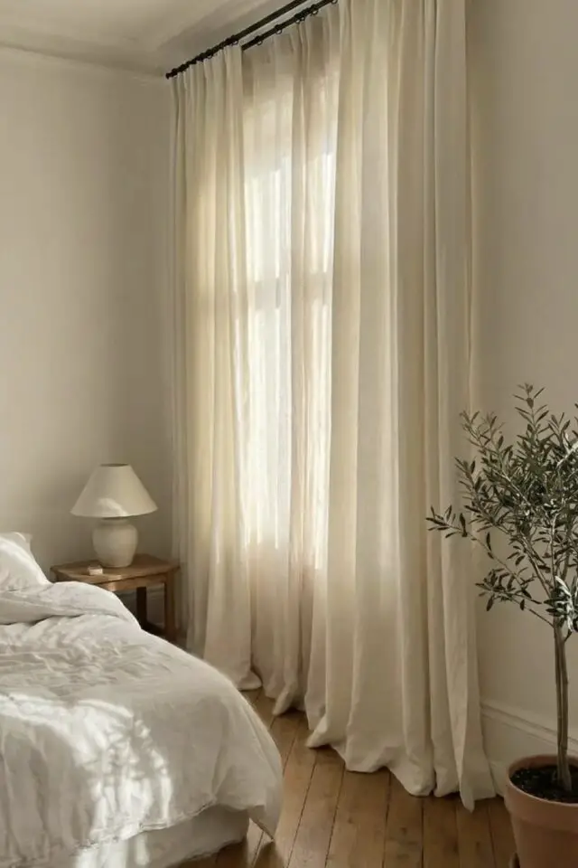 rideaux chambre à coucher petits gestes déco faciles et rapides à mettre en oeuvre pour se sentir bien chez soi quand on emménage