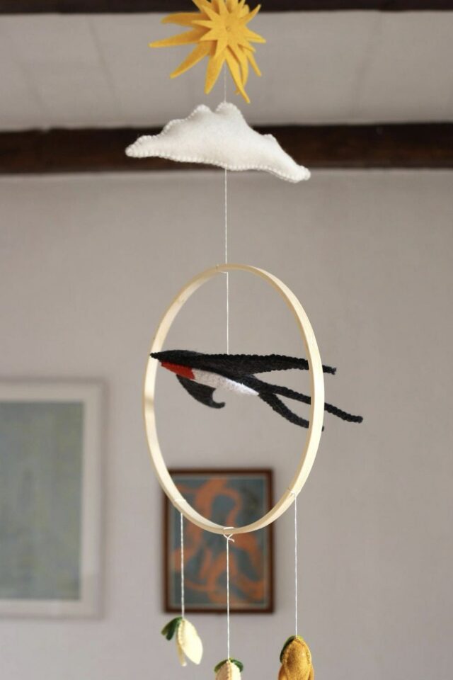 inspiration chambre bébé DIY mobile suspendu au plafond thème oiseau nuage couture inspiration chambre bébé DIY mobile suspendu au plafond thème oiseau nuage couture