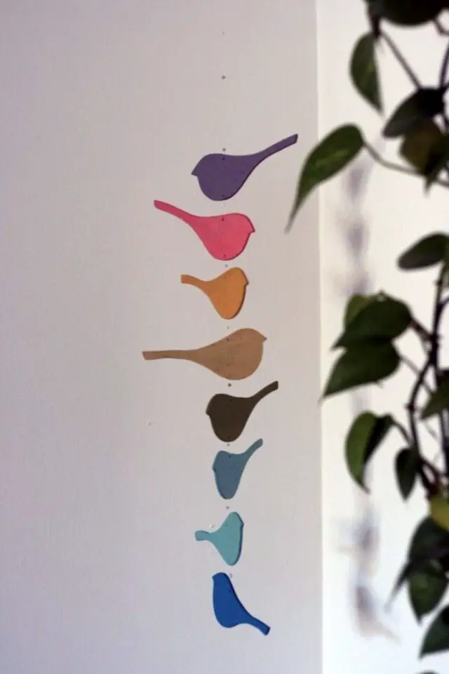 mobile guirlande oiseaux feutrine colorée à suspendre chambre de bébé décoration DIY et créative mobile guirlande oiseaux feutrine colorée à suspendre chambre de bébé décoration DIY et créative