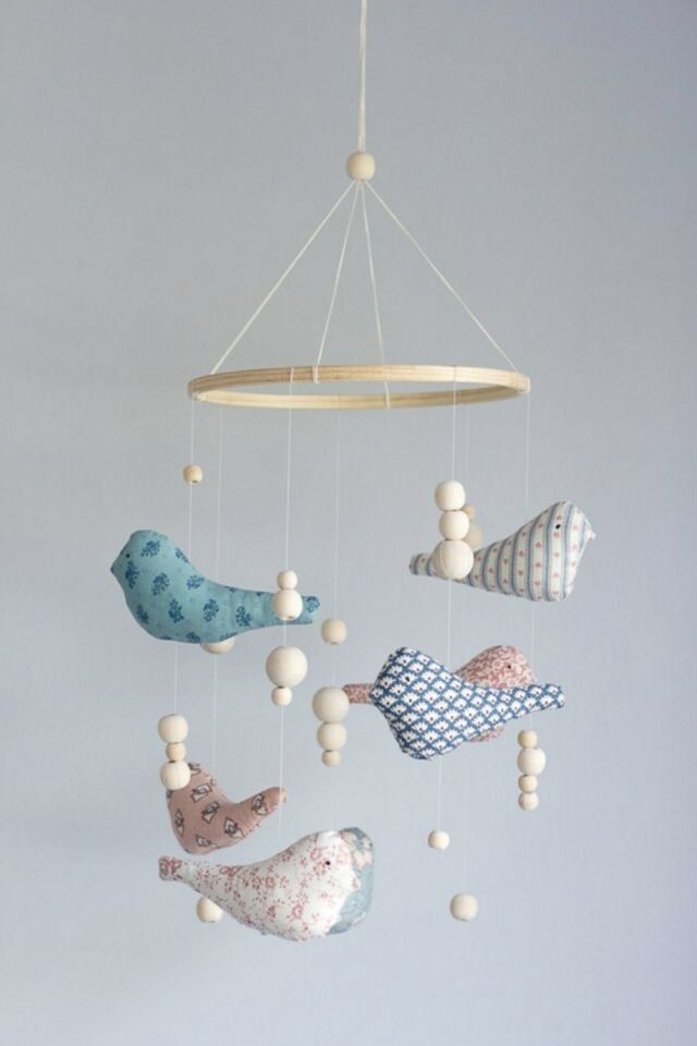 couture mobile oiseau bricolage chambre de bébé poétique idée à copier tissus perles de bois couture mobile oiseau bricolage chambre de bébé poétique idée à copier tissus perles de bois