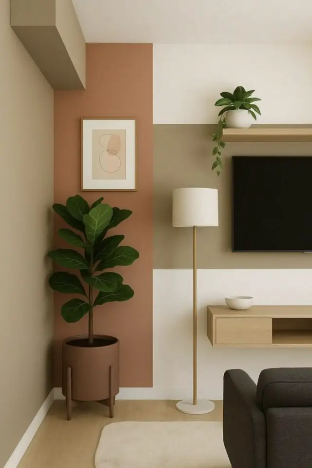 mur télé décoration salon séjour couleur moderne et tendance vert sauge orange brulé bandes peinture facile à faire meuble en bois plantes vertes accessoires contemporains lampe pots de fleur cadre et affiche 