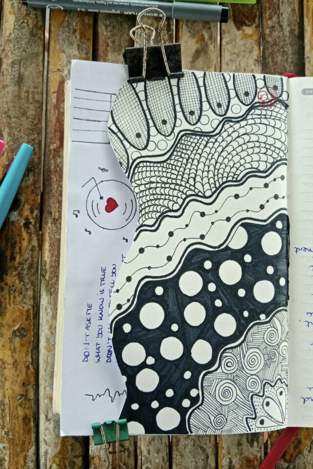 carnet de voyage n°6 zentangle page découpée idée facile carnet de voyage n°6 zentangle page découpée idée facile