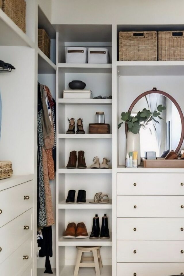 détail design de dressing étagères à chaussures organisation rangement chambre parentale détail design de dressing étagères à chaussures organisation rangement chambre parentale