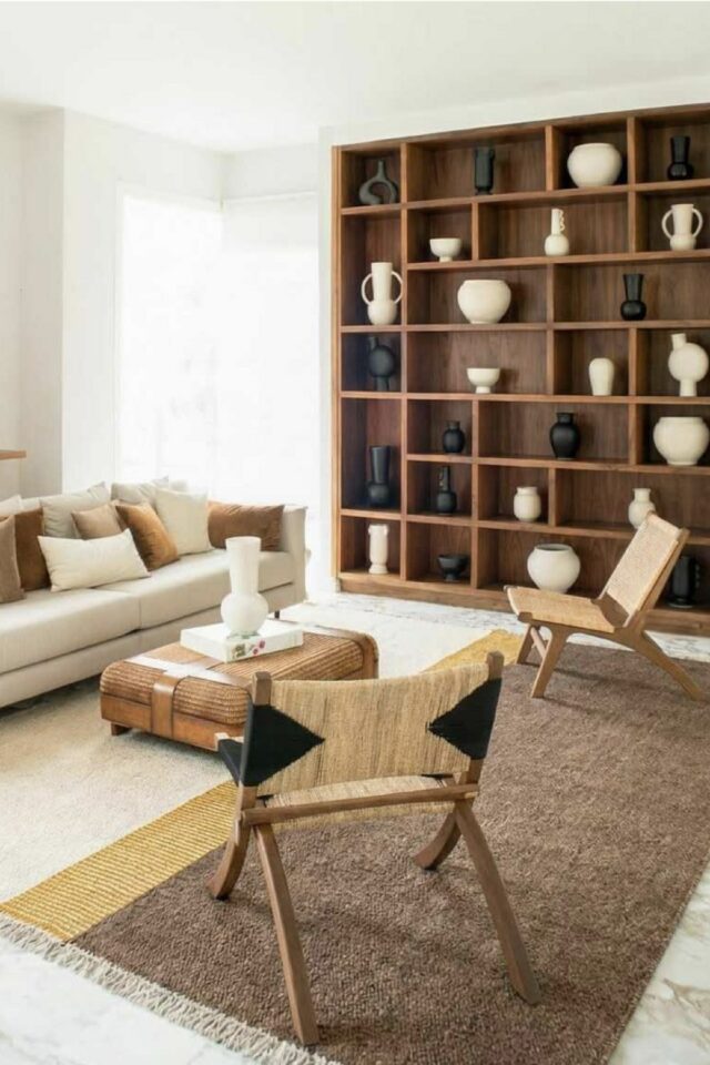 inspiration salon cosy moderne meuble en bois mural avec poterie en céramique blanche et noir inspiration salon cosy moderne meuble en bois mural avec poterie en céramique blanche et noir