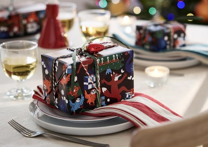IKEA décoration Noël table paquet cadeau maison