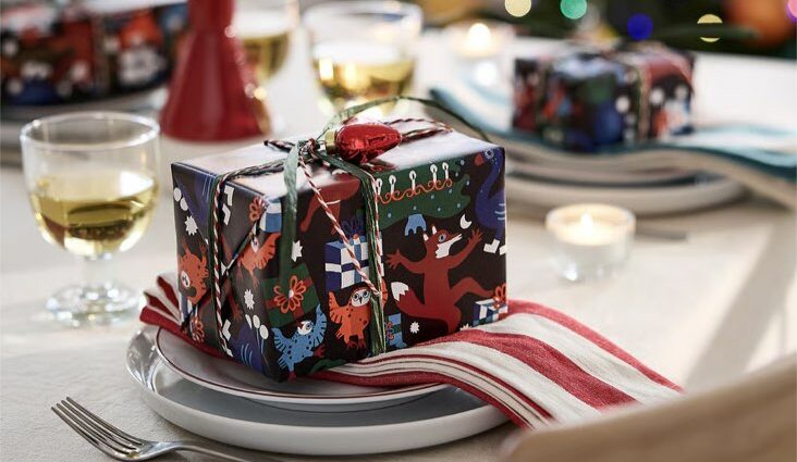 IKEA décoration Noël table paquet cadeau maison