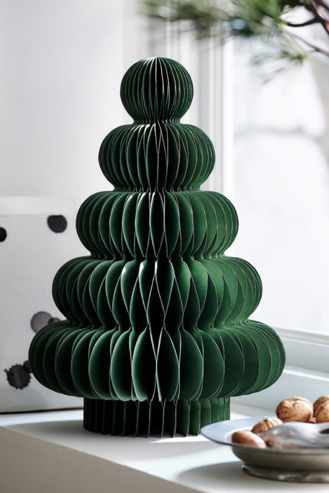 décoration buffet ou rebord de fenêtre sapin en papier alvéolé vert IKEA à poser décoration buffet ou rebord de fenêtre sapin en papier alvéolé vert IKEA à poser