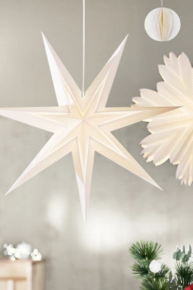 grande étoile à suspendre en papier blanc pour Noël grande étoile à suspendre en papier blanc pour Noël