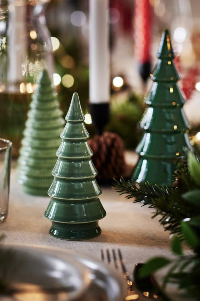 petite déco à poser à table à Noël sapin en céramique vert IKEA petite déco à poser à table à Noël sapin en céramique vert IKEA