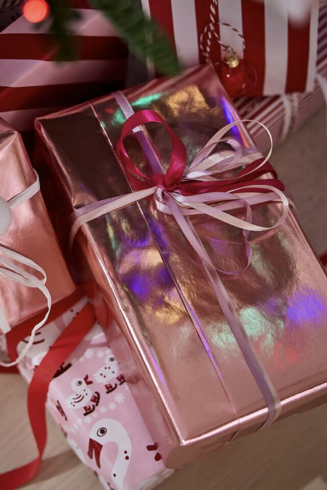 papier cadeau métallisé rose IKEA noël papier cadeau métallisé rose IKEA noël