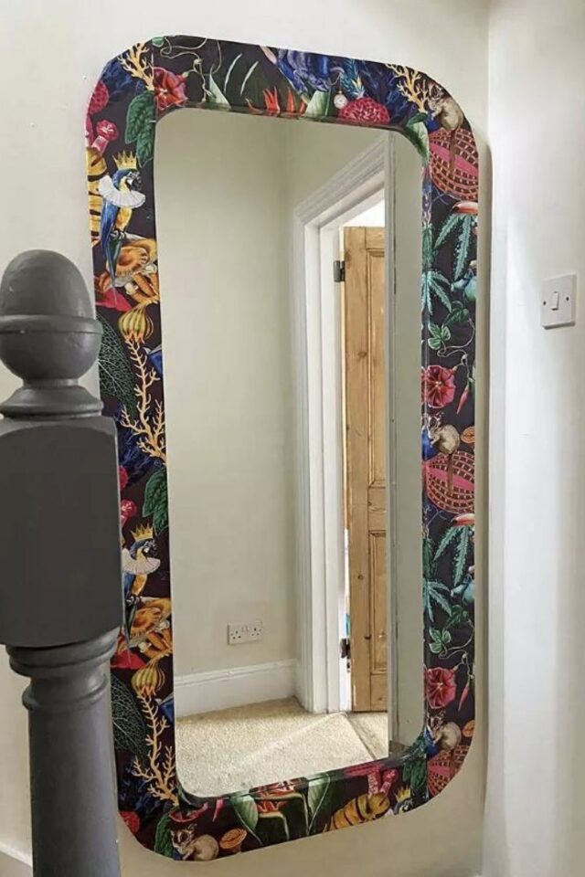miroir relooké avec du tissu à motif idée DIY à copier 