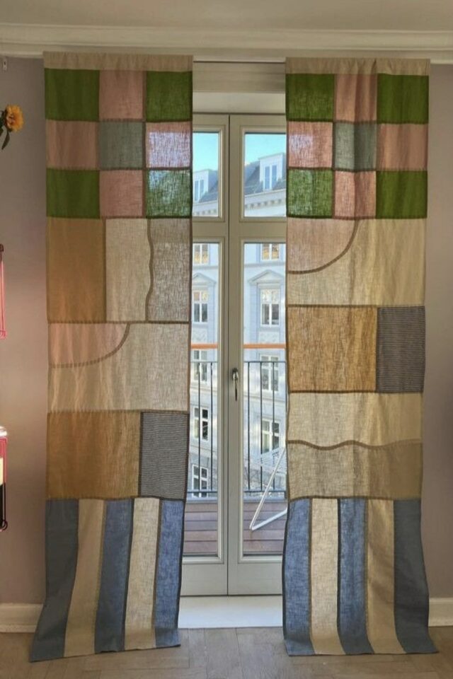 rideau en patchwork géométrique effet noren Pojagi carreaux vert et rose forme arrondi décoration moderne à faire soi-même 